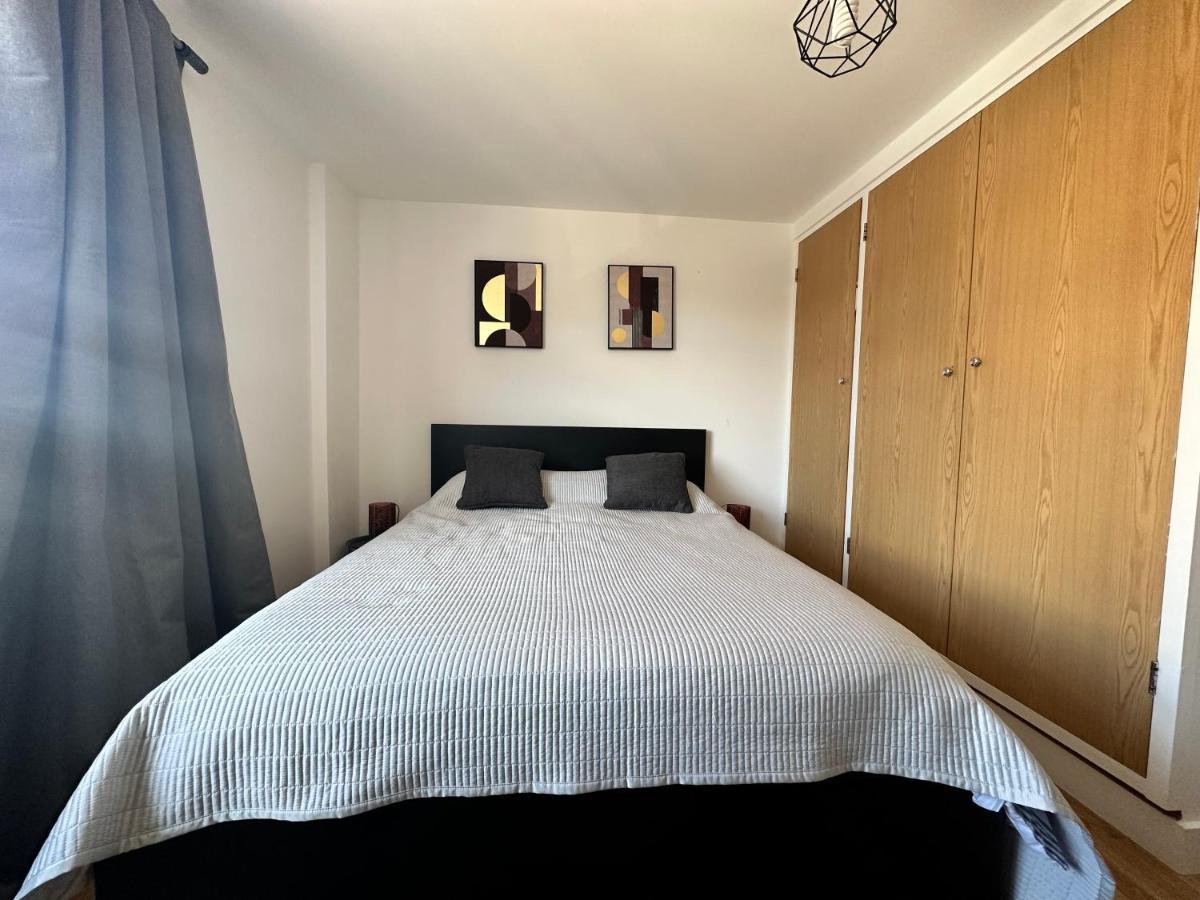 Апартаменты 2 Bedroom Flat 1 Stop From Bridge Лондон