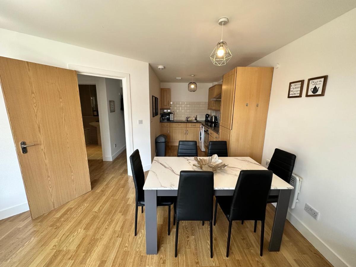 2 Bedroom Flat 1 Stop From Bridge * Лондон