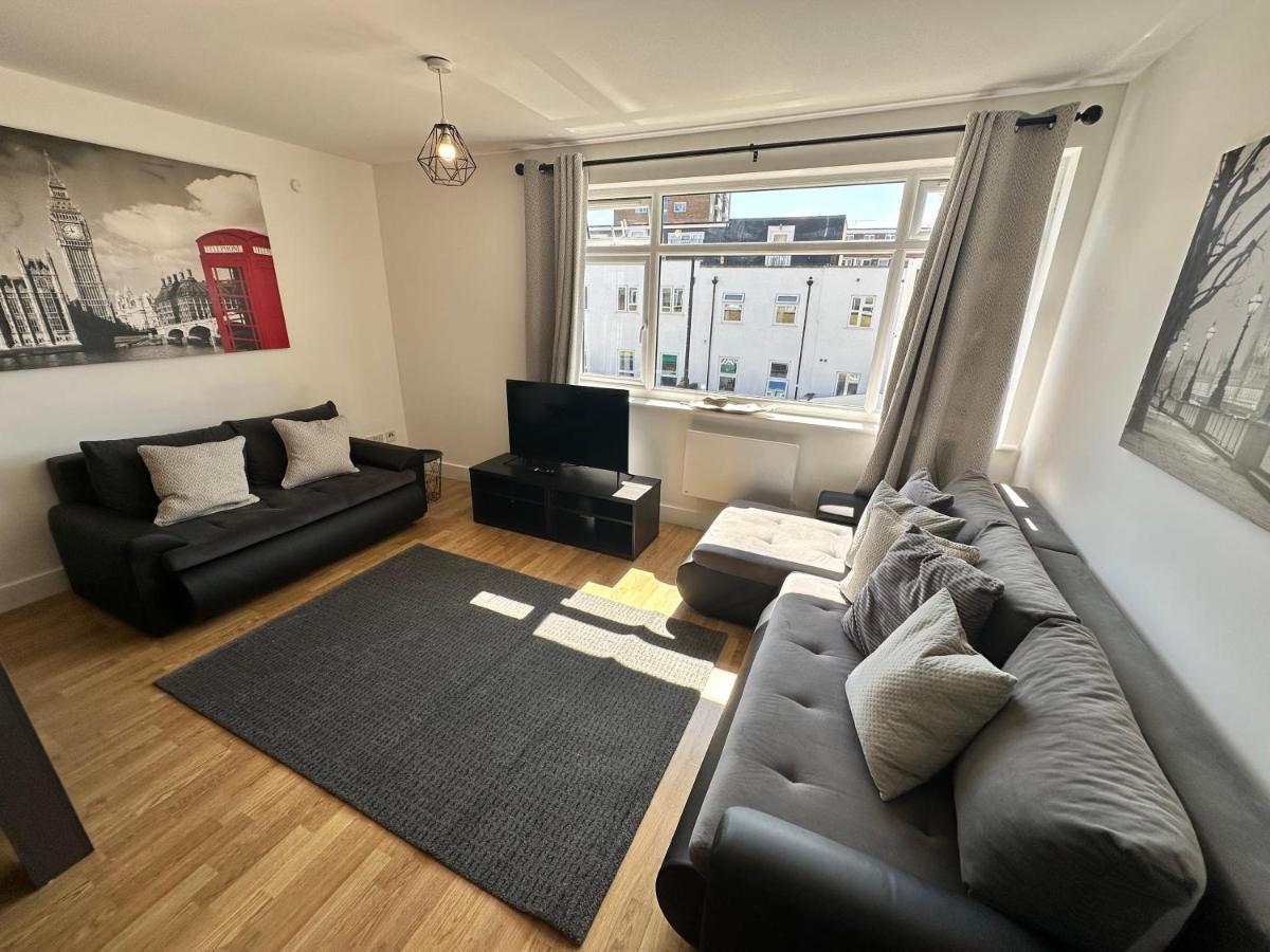 Апартаменты 2 Bedroom Flat 1 Stop From Bridge *