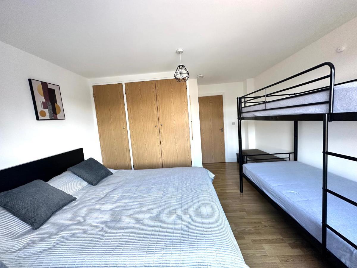 2 Bedroom Flat 1 Stop From Bridge Апартаменты *