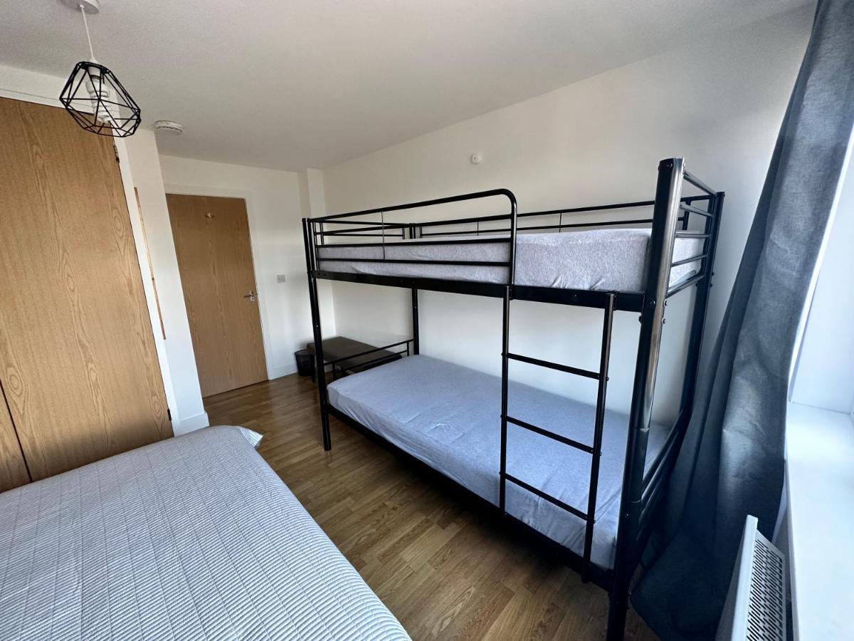 Апартаменты 2 Bedroom Flat 1 Stop From Bridge