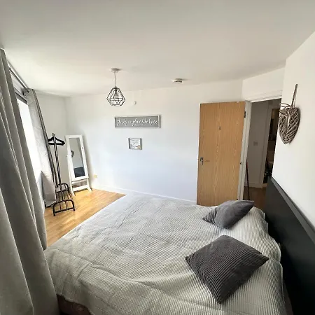 2 Bedroom Flat 1 Stop From London Bridge Exterior photo