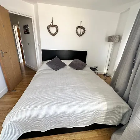 2 Bedroom Flat 1 Stop From London Bridge Exterior photo
