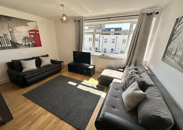 2 Bedroom Flat 1 Stop From London Bridge