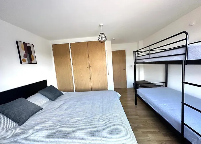 2 Bedroom Flat 1 Stop From London Bridge
